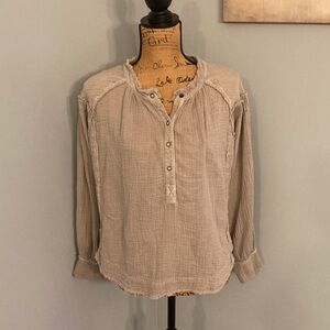 We The Free Gray Beach Day Pullover Shirt Women Size Extra Small